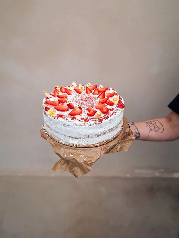 Jahodový dort s čerstvými jahodami